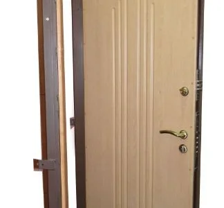 Двери входные металлические со склада. Низкая цена