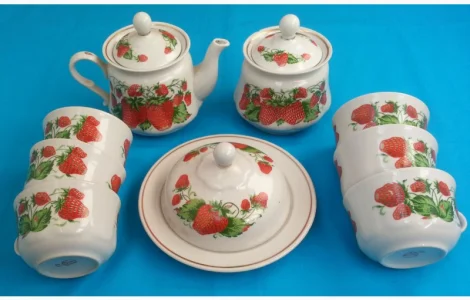 Фаянсовый чайный набор «Клубничка» на 6 персон