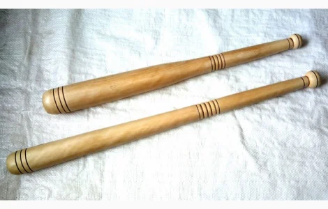 Якісні бейсбольні біти з твердих порід дерева