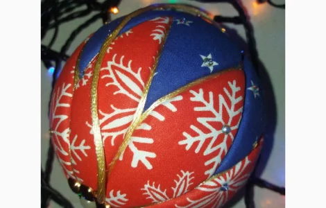 Новодняя елочная игрушка ручной работы Кимекоми. Шар новогодний 10 см. Отличный подарок