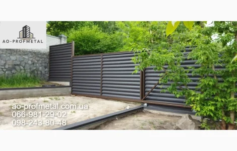 Забор жалюзи 8019 матовые темно-коричневого цвета двухстороннние