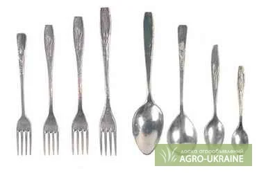 Алюминиевые литые ложки и вилки разных размеров.
