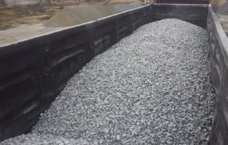 Щебень гранитный 0-70 мм. вагонами