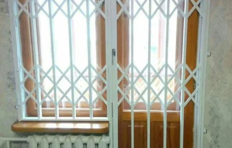 Решетки раздвижные Prof на балконный блок