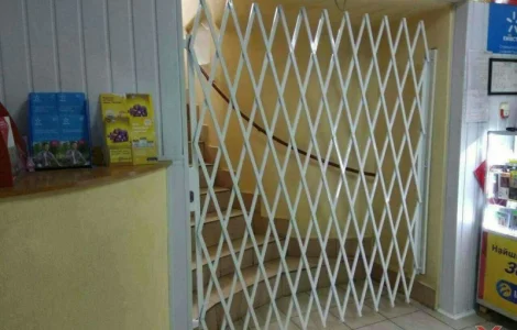 Раздвижные ограждения Prof для магазинов и торговых точек