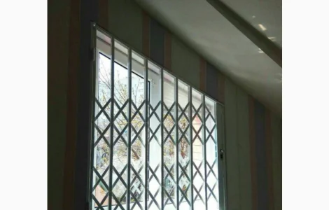 Раздвижные решетки Prof на скошенные окна