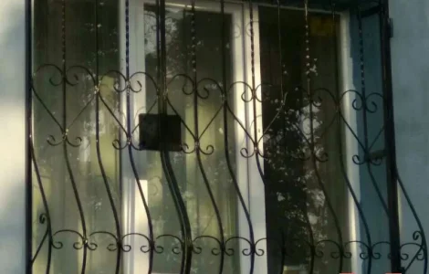 Грати стаціонарні та розсувні для утеплених стін в Харькове