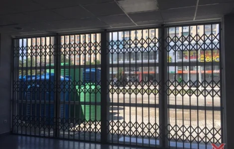 Раздвижные решетки Prof для элитных салонов магазинов