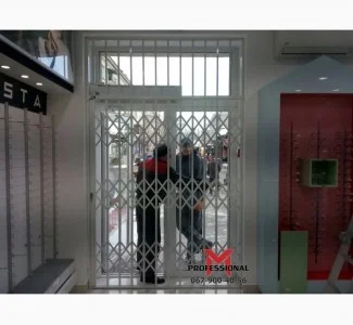 Розсувні решітки Prof для захисту вітрин магазинів