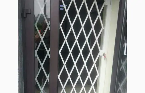 Розсувні решітки Ромб Prof для захисту магазинів