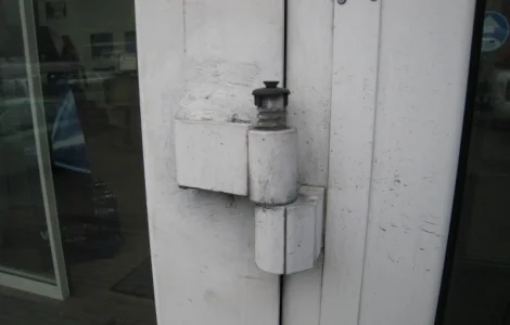 Фурнитура для алюминиевых дверей, петли, замки, ручки для алюминиевых дверей, петли C-94