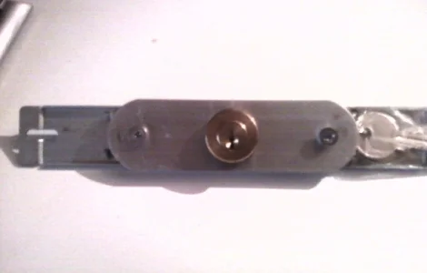 Замки в ролеты, ролетные замки Киев, замена замков в ролетах, ремонт ролет