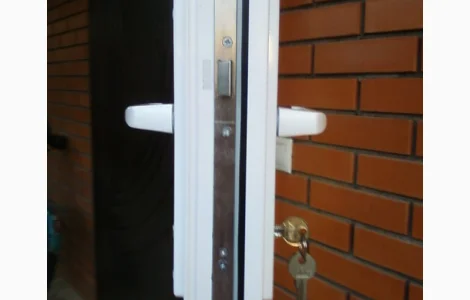 Замки в двери киев, петли S 94 киев, ролетные замки, петли в алюминиевые двери