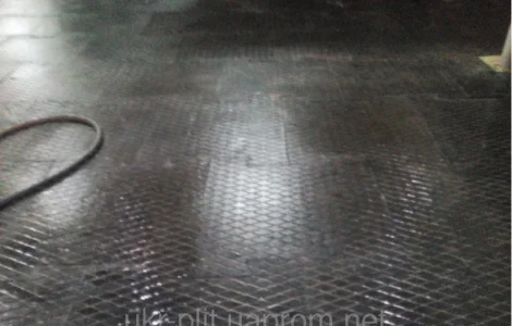 Резиновая плитка для денников конюшни