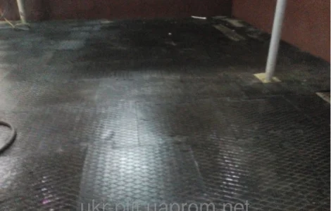 Резиновое напольное покрытие для ледовых стадионов