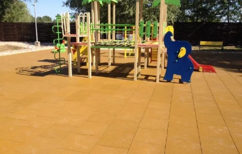 Травмобезопасная резиновая плитка для детских площадок