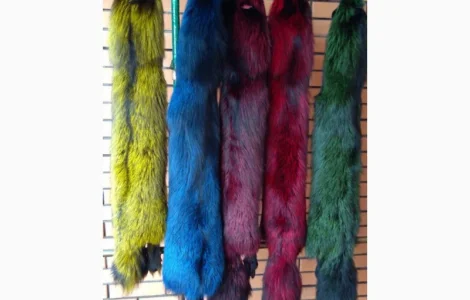 Шкуры чернобурки крашенные