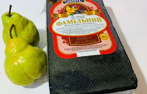 Сир твердий "Фамільний"