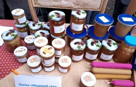 Мед различных сортов с акциями