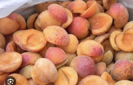 Куплю замороженные абрикосы половинками и целиком с косточкой