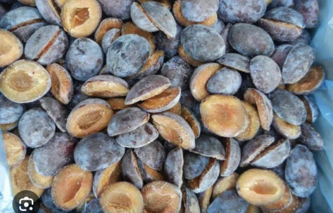 Куплю сливу заморожену половинки/цілу з кісткою