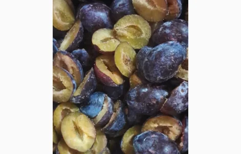 Продам сливу заморожену половинка без кісточки