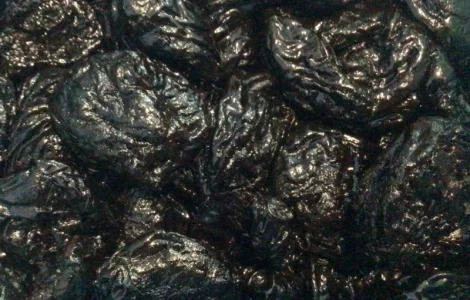 Продам копчений чорнослив з кісточкою, сорт черкуша