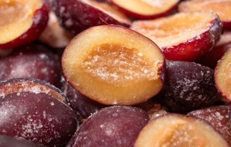 Закуповуємо свіжу та заморожену сливу оптом