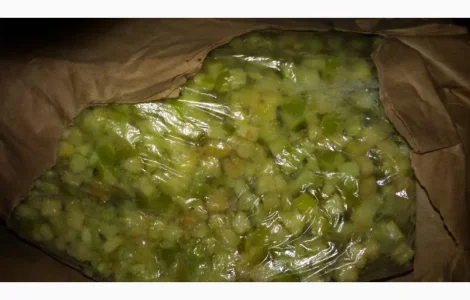 Яблоко кубик замороженное