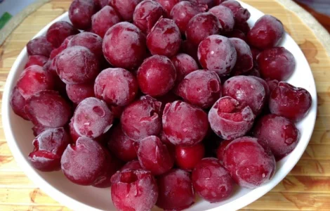 Вишня заморожена без кісточки