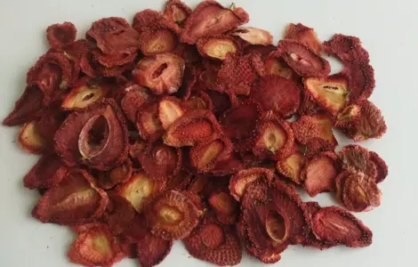 Клубника сушена слайси