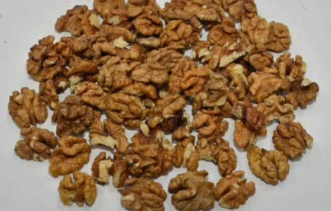 Куплю ядро грецкого ореха, четверть, бабочка янтарь.Самовывоз