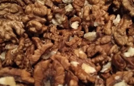 Чищений волоський горіх