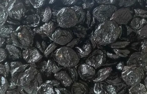 Продам чорнослив з кісточкою та без кісточки