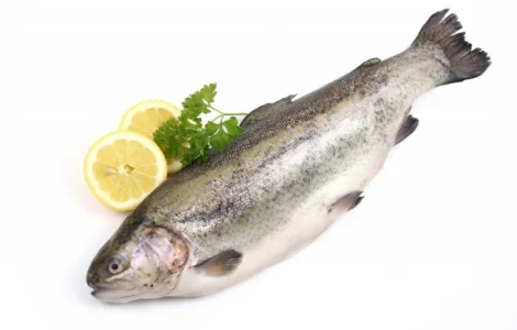 Форель, охлажденная тушка, потрошенная, с головой