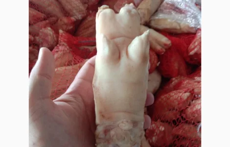 Продам ніжки свинні За запитом