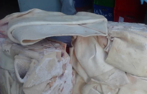 Продам шкуру свинную шпареную