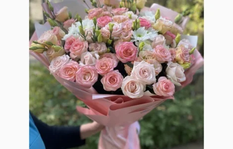 Велична троянда - ідеальний вибір для будь-якої події