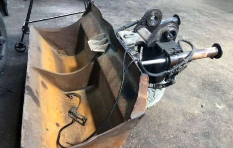 Планировочный ковш Engcon с наклонным механизмом