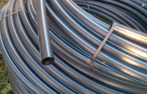 Продам труба поліетиленова технічна 50мм×3м чорна з синьою смугою довжина 100 м