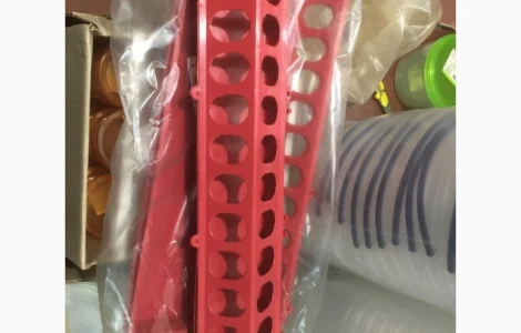 Лоткова пластикова годівниця для птиці, бройлера, перепілки, качки