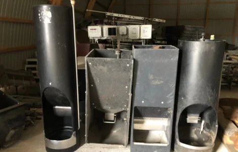 Годівниці для свиней