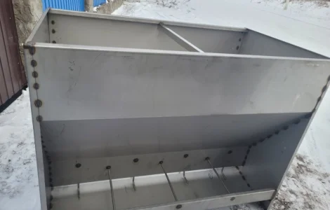 Годівниця для свиней з нержавіючої сталі двостороння по 4 кормомісця (4Х2)