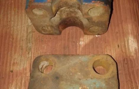 Крышка бугеля стойки Т-150 (150.56.115-2)