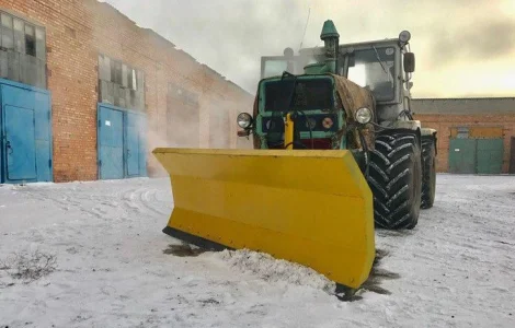 Cнегоочиститель (снегоотвал) для уборки снега на трактор МТЗ, ЮМЗ, Т-150