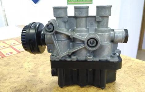 4728800010 Кран уровня пола WABCO на Magnum DXI, DAF, MAN