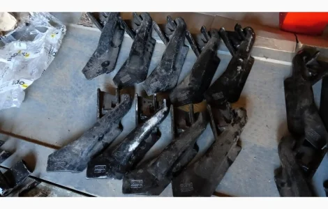 G283731 корпус сошника лівий john deere - GREENLY ОРИГІНАЛ