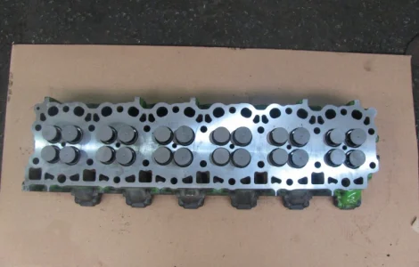Головка блока цилиндров (ГБЦ) к двигателю DEUTZ-FAHR 2013, б/у