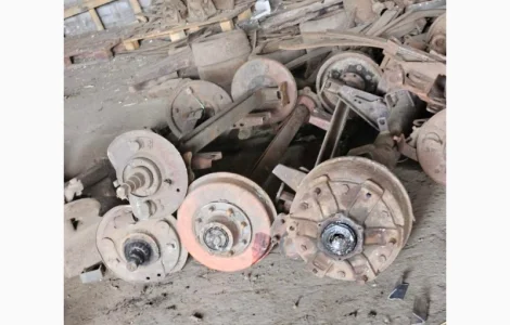 Ось ПТС-9 12 балансиры МЖТ-10 балка рессоры ступицы шины