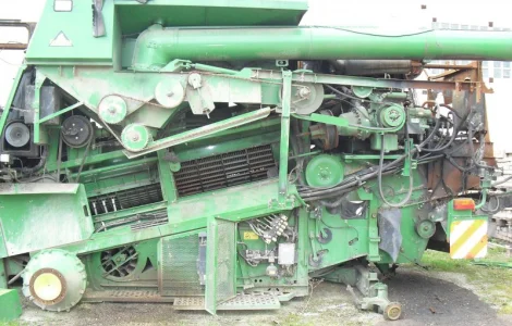 Продаю комбайн JOHN DEERE STS 9880 по запчастьям